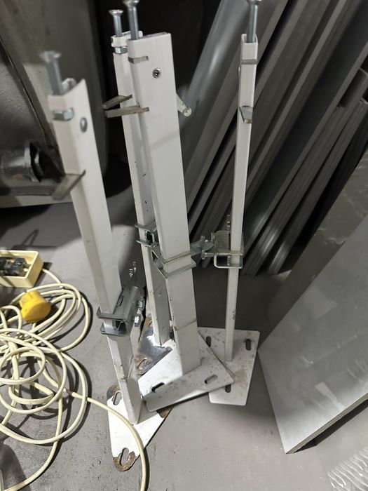 Батарея з ніжками