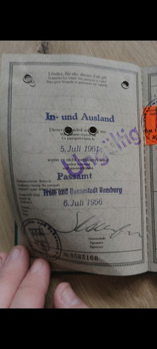 Kolekcjonerski paszport niemiecki z 1956 r