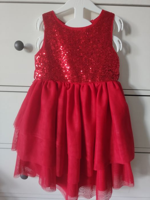 Tiulowa czerwona sukienka