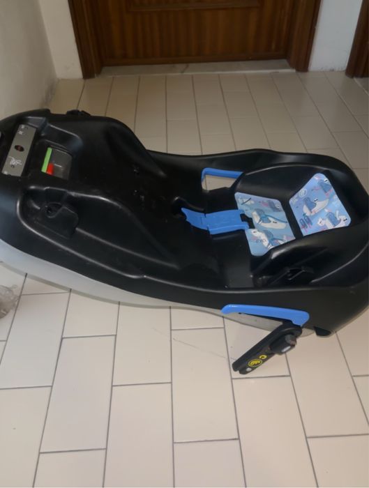 Conjunto de bebe Jané: carrinho, ovo, cadeira e base isofix.