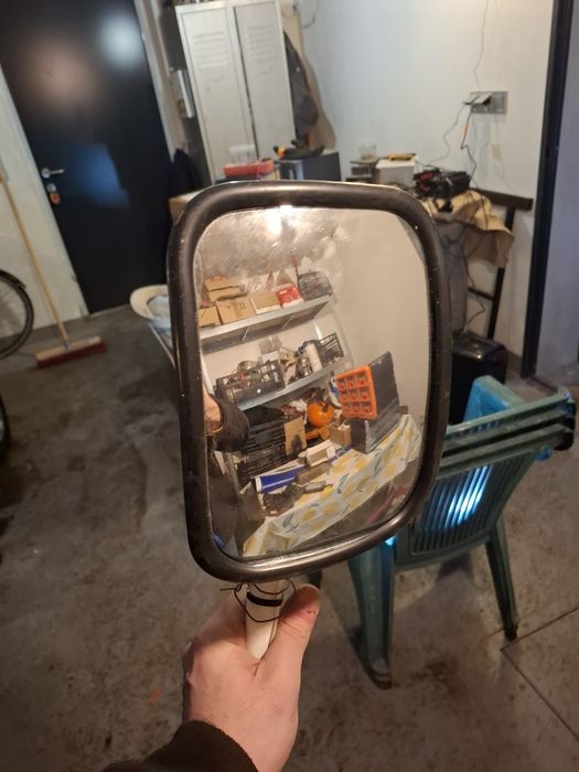 Lustro pomniejszajace z uchwytem