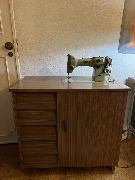 Maquina Costura OLIVA com movel