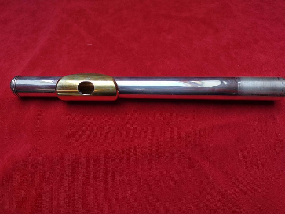 Flet poprzeczny srebrny z pozłacaną płytką