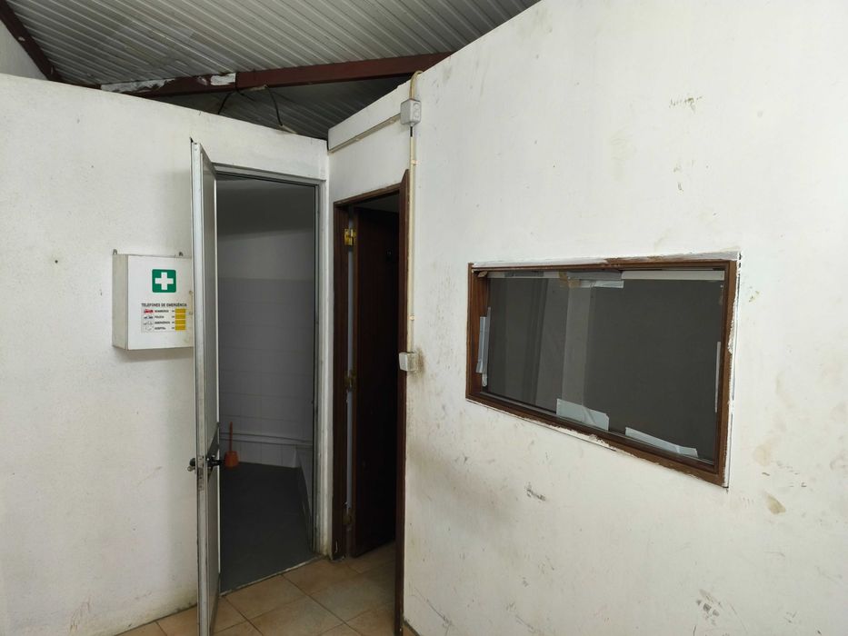 Armazém oficina Torres Vedras