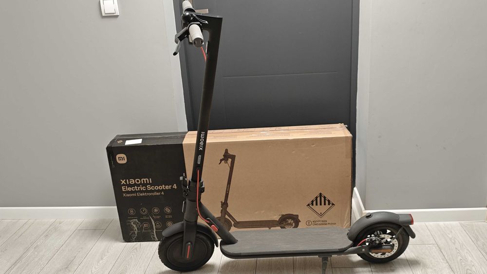 Hulajnoga elektryczna Xiaomi Mi Electric Scooter 4 (300W 35km 10")
