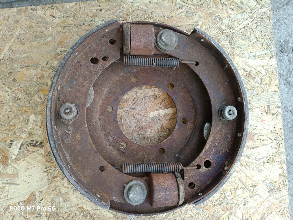 Гальмівний щит УАЗ в зборі