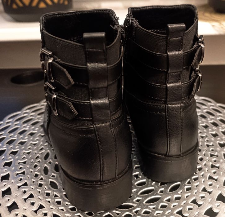 Botki czarne płaskie damskie Graceland z paseczkami