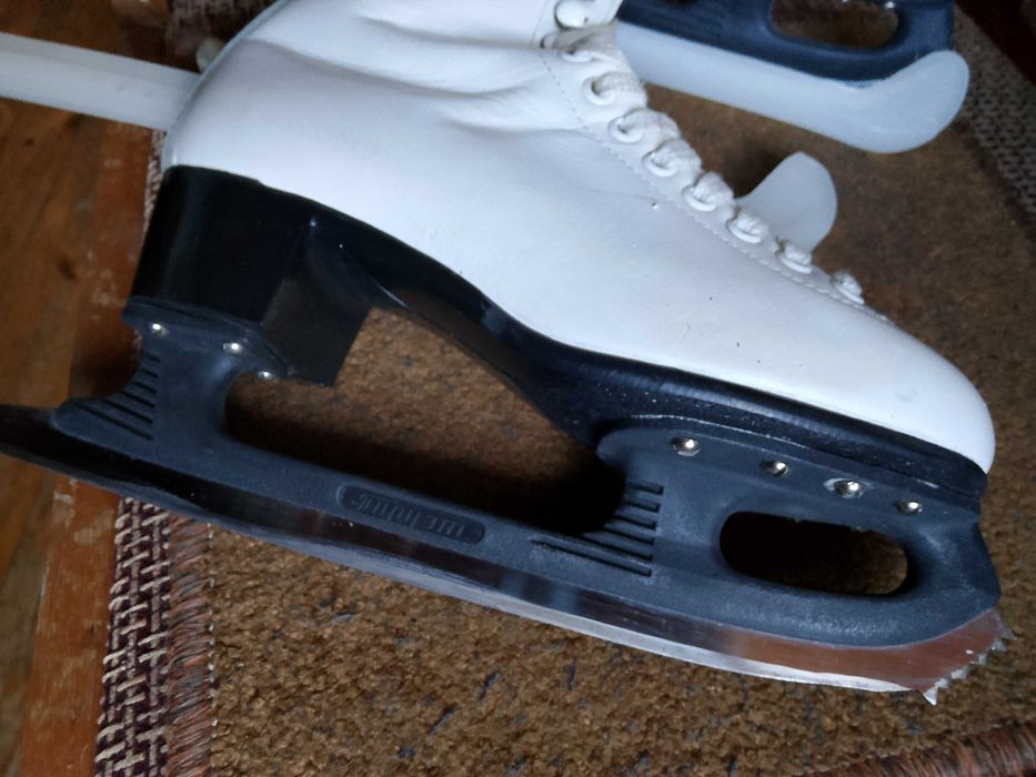 Коньки ковзани Botas длина стельки 23 см в отличном состоянии