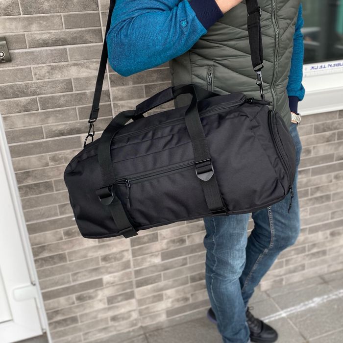 Чорна дорожня спортивна сумка з відділенням для взуття