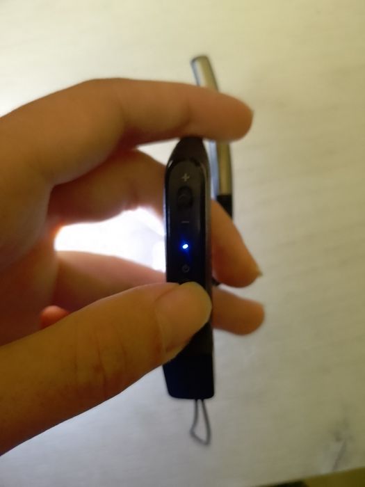 Преміум блютуз гарнітура Plantronics voyager legend