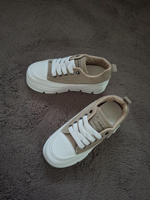 Buty na koturnie rozm. 35 nowe