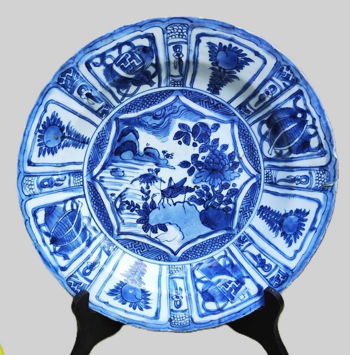Prato em porcelana chinesa,
Século XVII (Período Ming Wanli).