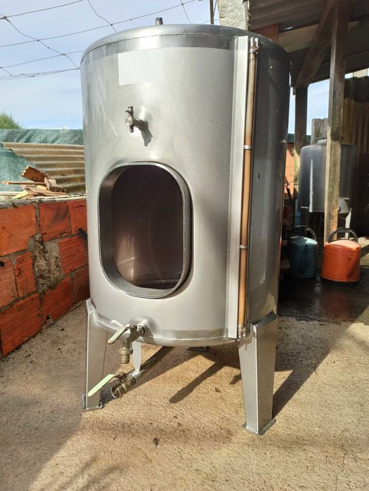 Cubas em inox alimentar.