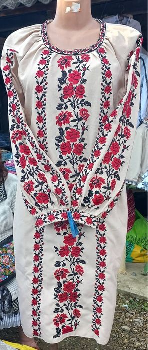 Вишитий одяг ручної роботи