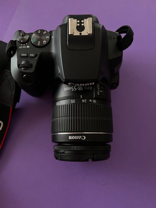 Máquina fotográfica Canon 250D