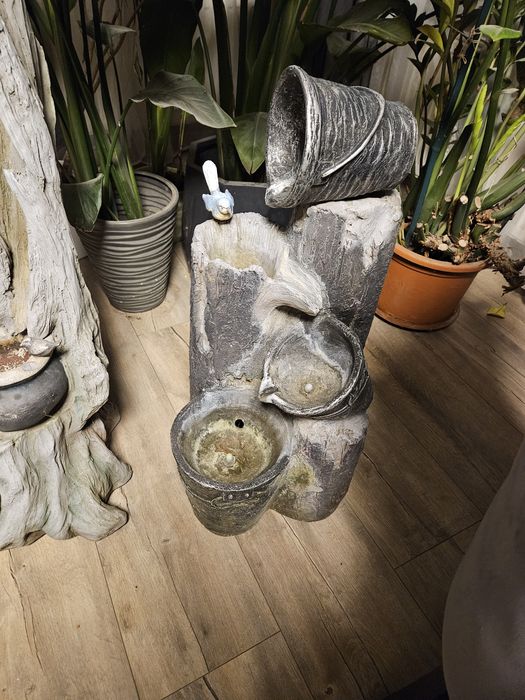 Fontanna ogrodowa lub domowa