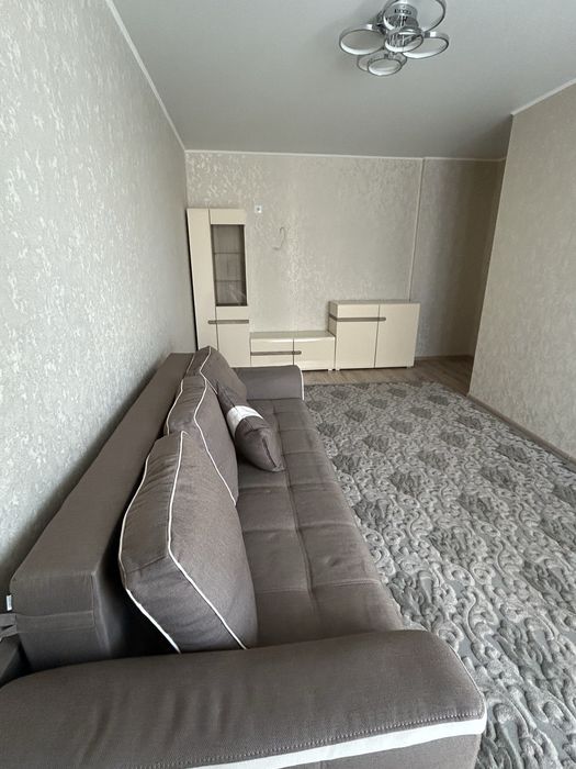 Здам 2к квартиру Версаль Парк