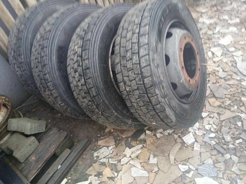 Opony 245/70/19,5 90%  Bieżnika