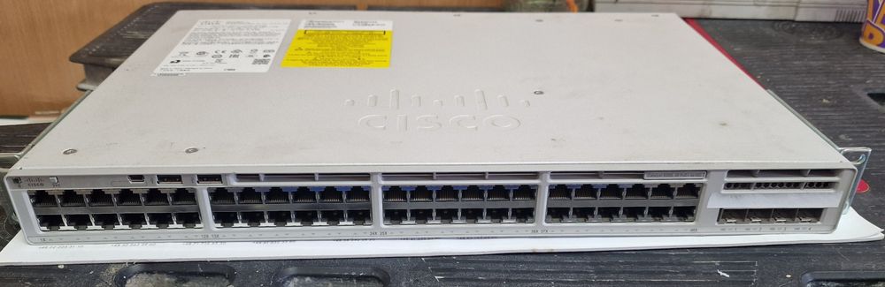 Sprzedam przełącznik sieciowy z serii Cisco Catalyst 9200L