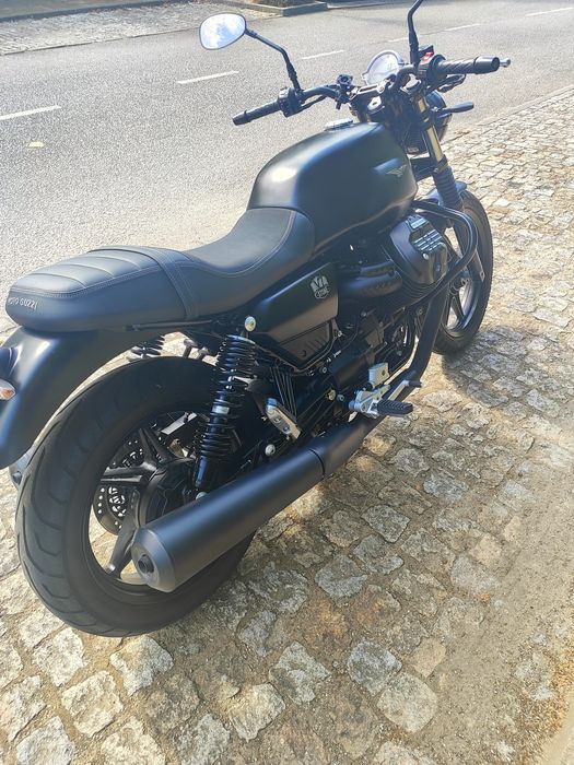 Moto Guzzi V7 Stone centenário como nova