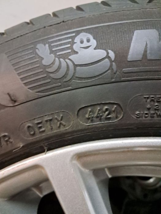 komplet 4 używanych kół aluminiowych z oponami.