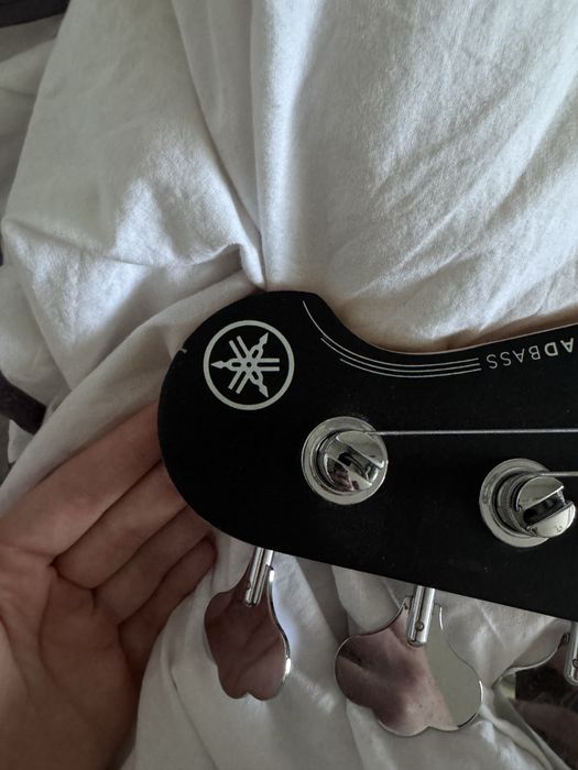 Бас гітара Yamaha bb234