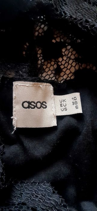 Śliczna koronkowa sukienka