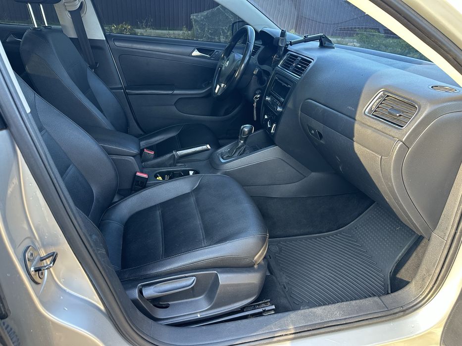 Продам Volkswagen Jetta 2011