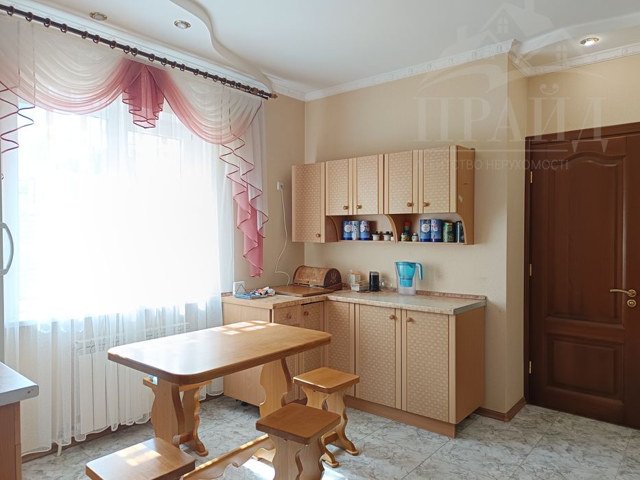 Укомплектований будинок на Роменській