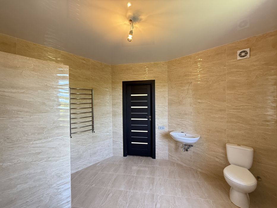 Продається будинок  з  новим Ремонтом