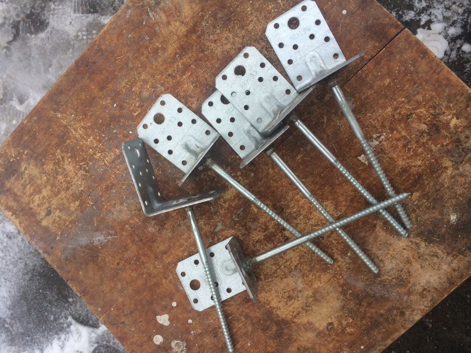 Łącznik kątowy z przyspawaną śrubą kątownik do montażu balustrady