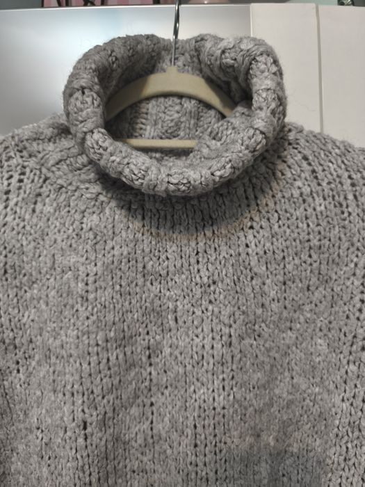 Piękny włoski sweter golf