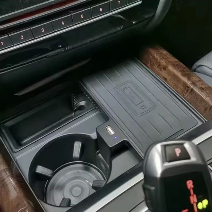 Carregador de contacto com saida USB BMW X5  e X6 2015 a 2018