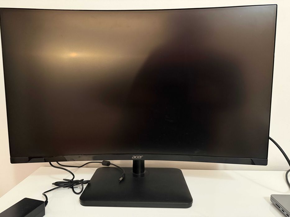 Vendo Monitor Gamer Acer Nitro ED270 Xbipx – 27” Curvo, 240 Hz
