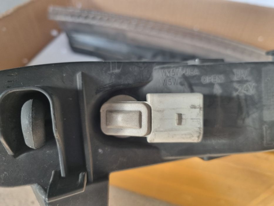 Grelha para-choque frente  e faróis de minimos e pisca audi q7 4l 

Pe