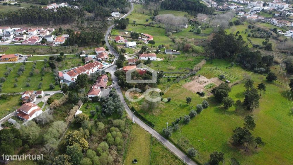 Terreno c/2440m2 e projeto aprovado para moradia isolada em Parceiros