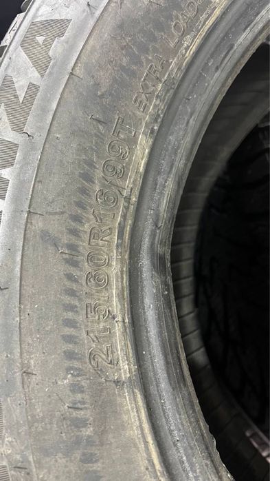 Комплект шиповоної зимової гуми 215/60/16