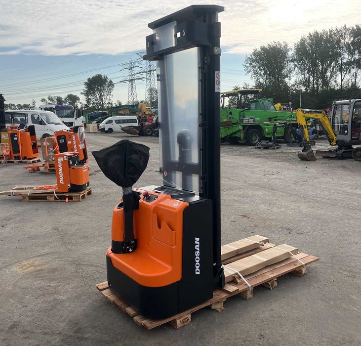 Електроштабелер 1,6 т DOOSAN BSL16N електричний