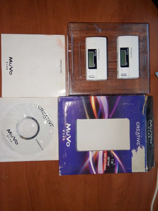 2 x Creative MuVo V100 1GB