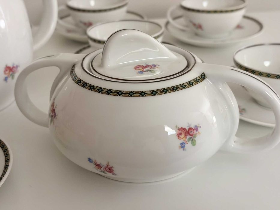 Serviço de Chá Vista Alegre – 10 Chávenas + Pires e 3 Bules – Selo 31 – Floral