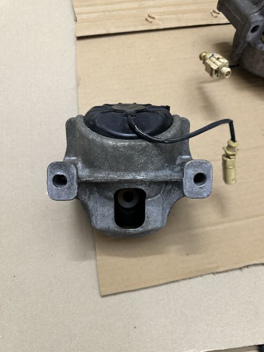 Подушка двигуна audi q5,8r0199381
