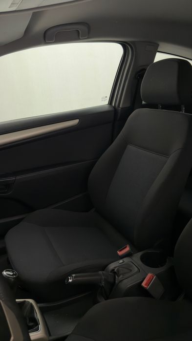 Opel Astra GTC 1.4