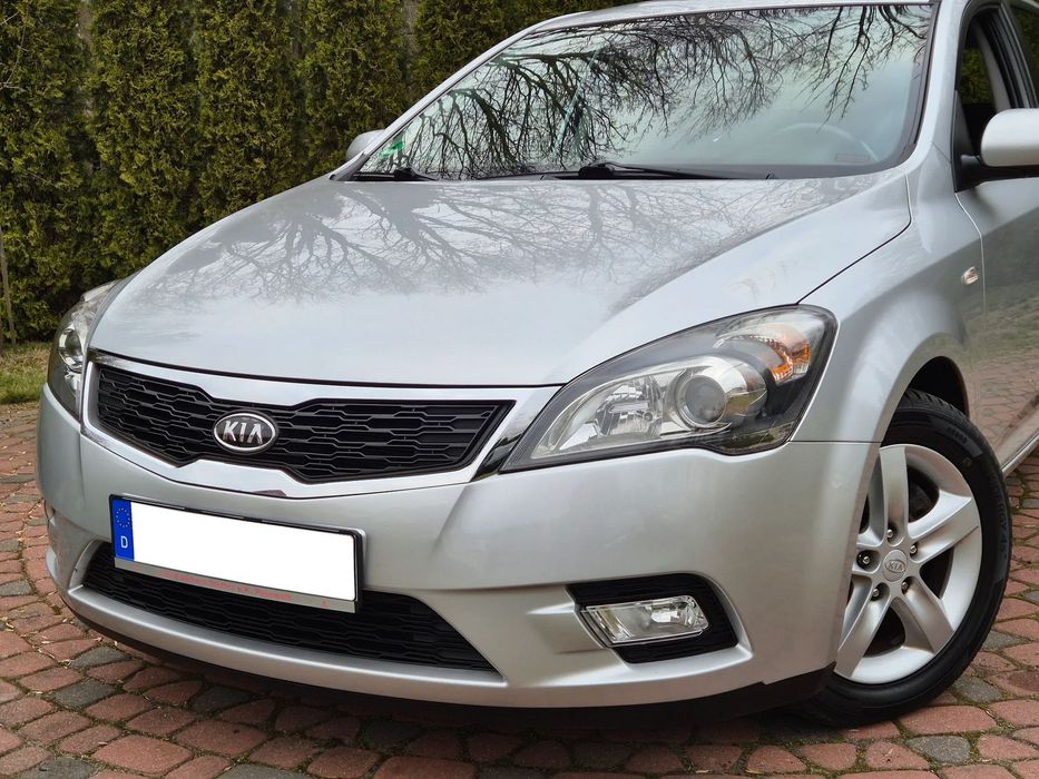 Kia Ceed 1.6 bezwypadkowa serwisowana NAVI ALU BT nowe opony BOGATA OPCJA