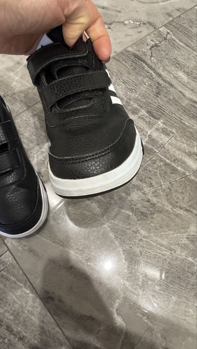 Кросівки adidas 30,5