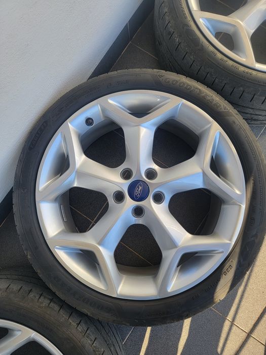 Kola ford oem  5x108 19 . 235/40 19 Goodyear Eagle f1 czujniki TPMS