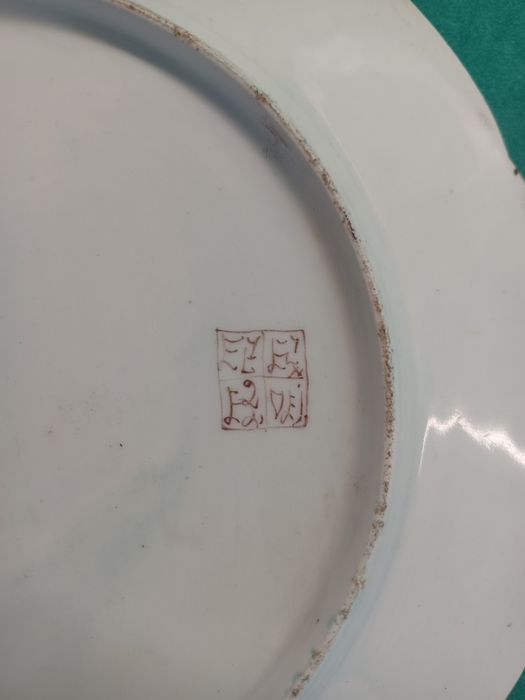 Par de pratos em porcelana CI