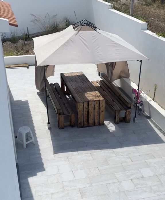 Mesa de madeira + barraca