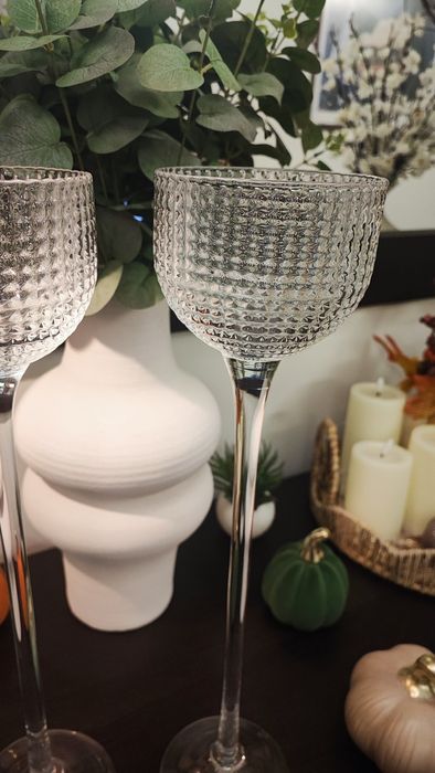 Castiçais lindíssimos em tons de branco