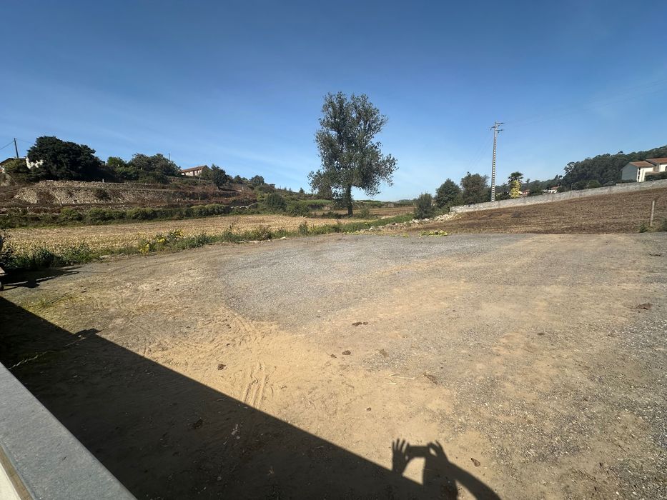 Aluga-se Estaleiro/ Terreno/ Espaço