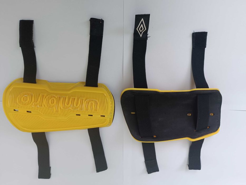 Футбольні щитки Umbro